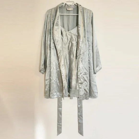 Morgan Taylor Embroidered Robe Slip Set Size Medium - Picture 5 of 15